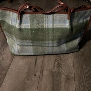 Large tote, travel bag color is green and brown
